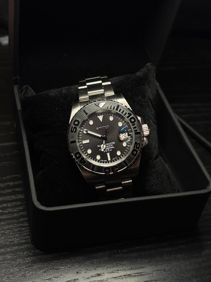 Submariner Silver with black benzel